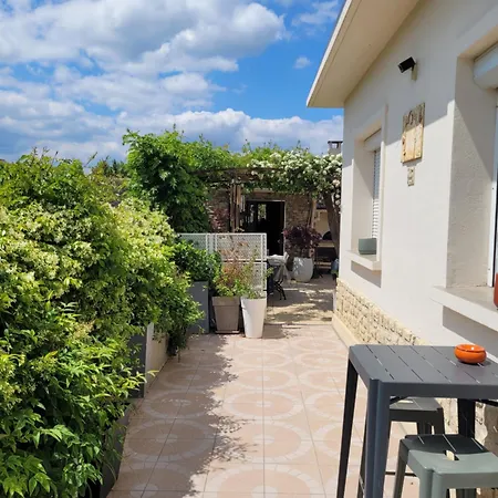 Holiday home Avec Jardin A 2 Pas Des Remparts D'avignon *